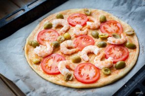 Пицца с оливками и креветками - фото шаг 9