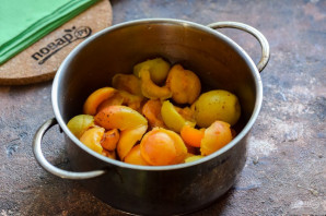 Варенье из клубники с абрикосами - фото шаг 2