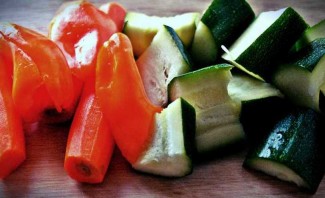 Телятина в духовке с овощами - фото шаг 2