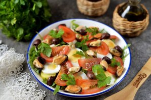 Вкусный салат с маринованными мидиями в рассоле - фото шаг 5