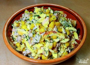Салат с блинами и кукурузой - фото шаг 7