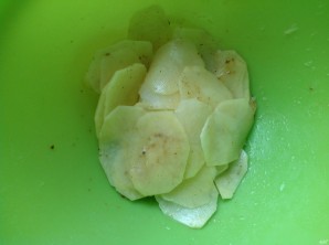 Слоеный запеченый картофель с сыром - фото шаг 1