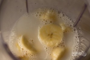 Банановый молочный коктейль - фото шаг 2