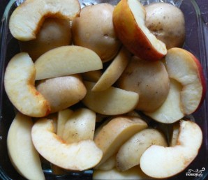 Утиные окорочка с яблоками в духовке - фото шаг 6