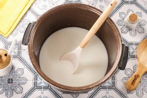 Кукурузная каша на молоке в мультиварке - фото шаг 4