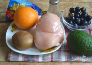 Салат с курицей, авокадо и киви - фото шаг 1
