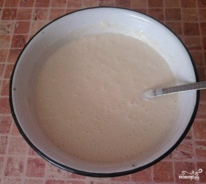 Пышные оладьи на кислом молоке - фото шаг 2