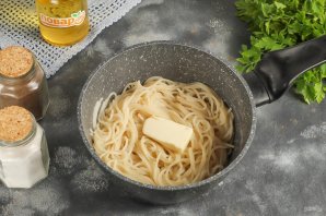 "Осьминожки" из сосисок и спагетти - фото шаг 5