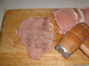 Мясо в сырной панировке - фото шаг 1