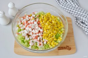 Салат с капустой и кукурузой - фото шаг 3