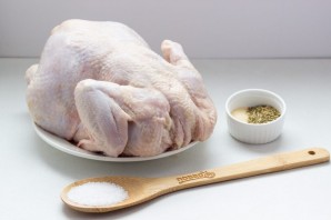 Курица в собственном соку в духовке - фото шаг 1