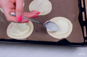 Слоеные пирожки на завтрак - фото шаг 2