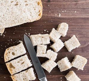 Гренки из белого хлеба в духовке - фото шаг 2