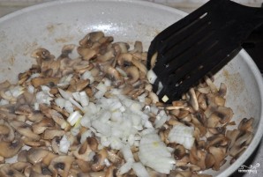 Куриные окорочка, фаршированные грибами - фото шаг 2