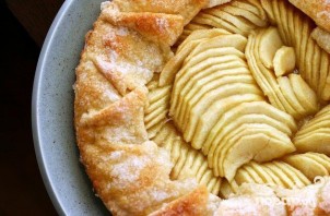 Яблочный пирог с сахарной глазурью - фото шаг 5