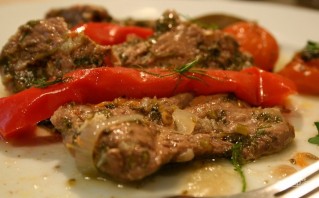 Жареная говядина с помидорами черри по-испански - фото шаг 5