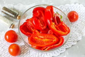 Соленые помидоры с перцем - фото шаг 3