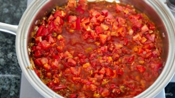 Спагетти с мясными шариками в томатном соусе - фото шаг 6