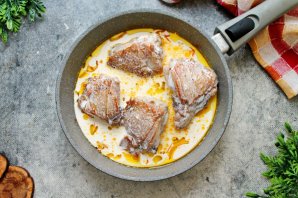 Тушеные куриные бедра - фото шаг 8