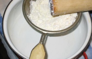 Бисквитное тесто с творогом - фото шаг 2