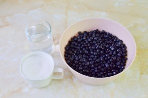 Компот из черники на зиму - фото шаг 1