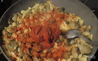 Фасоль с грибами в томатном соусе - фото шаг 7