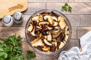 Грибы сушеные жареные - фото шаг 2