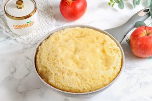 Творожный пирог на сковороде с яблоками - фото шаг 8