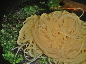Спагетти с зеленью - фото шаг 4