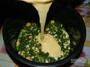 Пирог с яйцами и зеленым луком в мультиварке - фото шаг 4