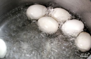 Яйца, фаршированные рисом - фото шаг 1