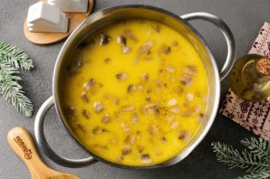 Сырный крем-суп с грибами в хлебе "Веселый Кролик" - фото шаг 7