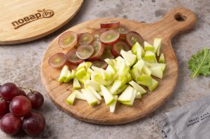 Салат из красной капусты с виноградом - фото шаг 3
