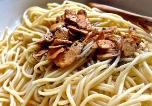 Спагетти с чесноком и петрушкой - фото шаг 9