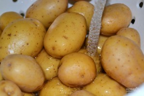 Картофель в духовке целиком - фото шаг 1
