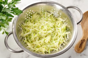 Постные котлеты из кабачков - фото шаг 2