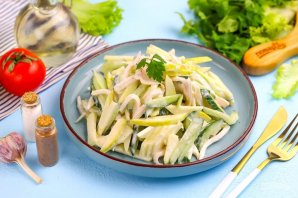 Салат с кальмаром, огурцом и яблоком - фото шаг 9