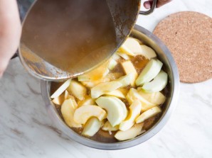 Пирог с ароматными яблоками - фото шаг 2