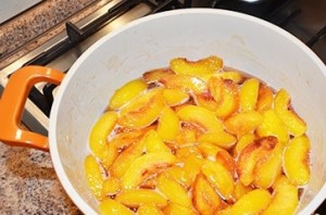 Варенье из персиков без сиропа - фото шаг 8