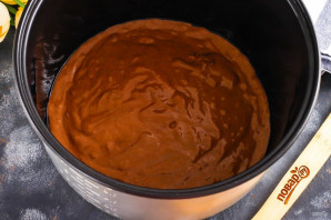 Шоколадный пирог с карамелью - фото шаг 4