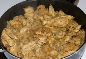 Куриное филе, жаренное на сковороде - фото шаг 5