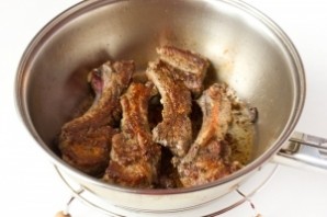 Свиные ребрышки, жареные на сковороде - фото шаг 4