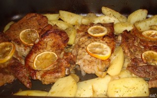 Картофель со свининой в духовке - фото шаг 6