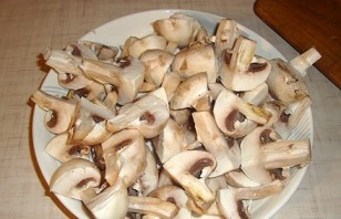 Тушеное мясо с грибами - фото шаг 2