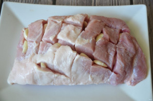 Свиной окорок, запеченный в духовке в фольге - фото шаг 2