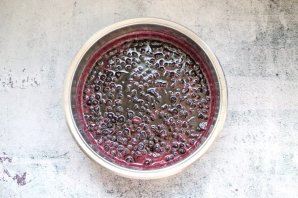 Варенье из черноплодной рябины с грецким орехом - фото шаг 5
