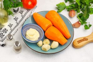 Салат из моркови с чесноком - фото шаг 1