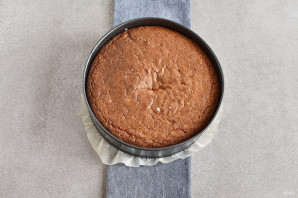Клубничный торт с шоколадным кремом и глазурью - фото шаг 9