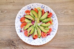 Салат с авокадо и лангустинами - фото шаг 5