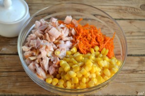 Салат с корейской морковкой и копченой курицей - фото шаг 3